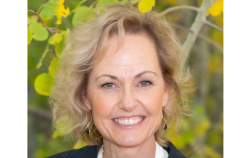 Lori Oczkus headshot