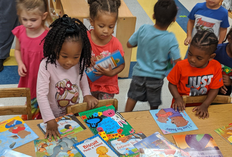 Little kids selecting free books literacy choice RIF
